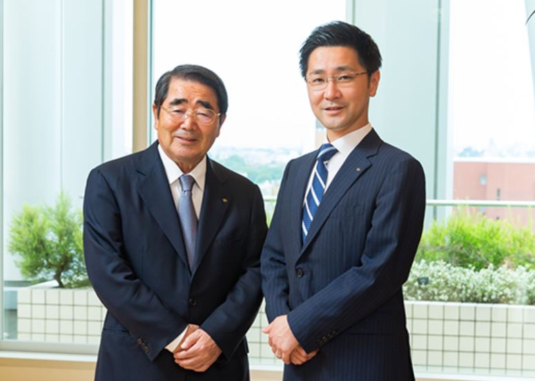 松屋の会長と社長の顔