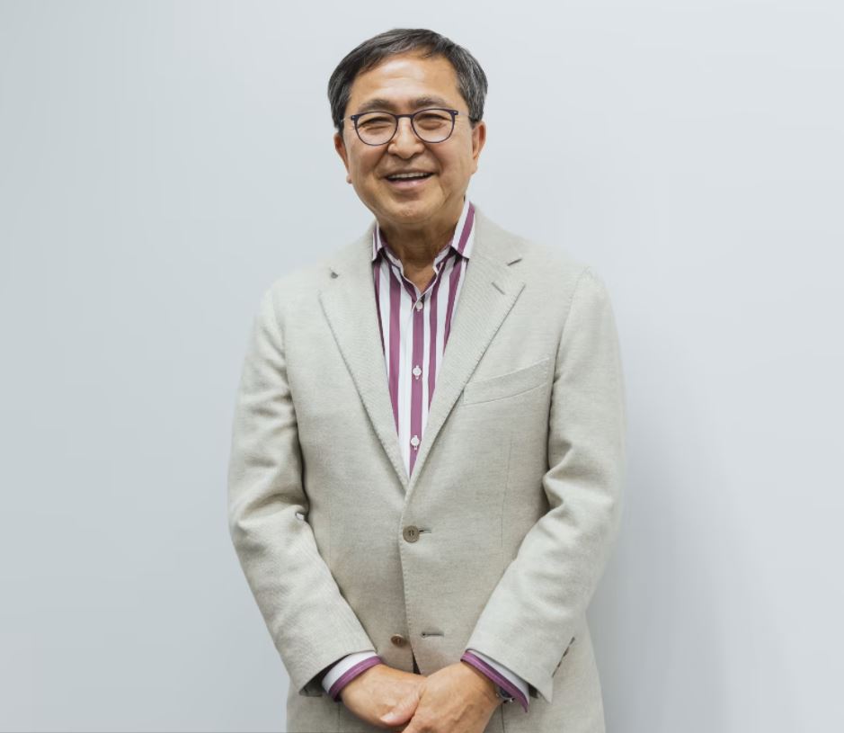 アダストリア　代表取締役会長　出典：FASHIONSNAP.COM