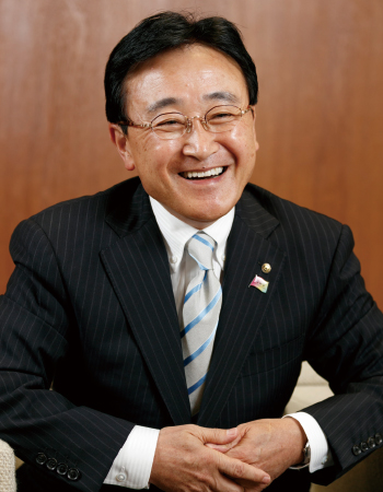 四国銀行の山元文明頭取　出典：TCG