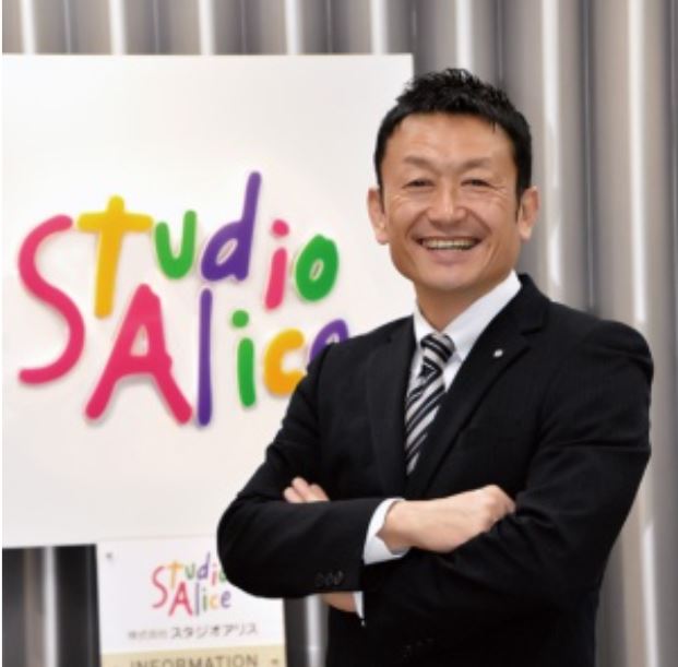 スタジオアリス牧野社長　出典：日経ビジネスより