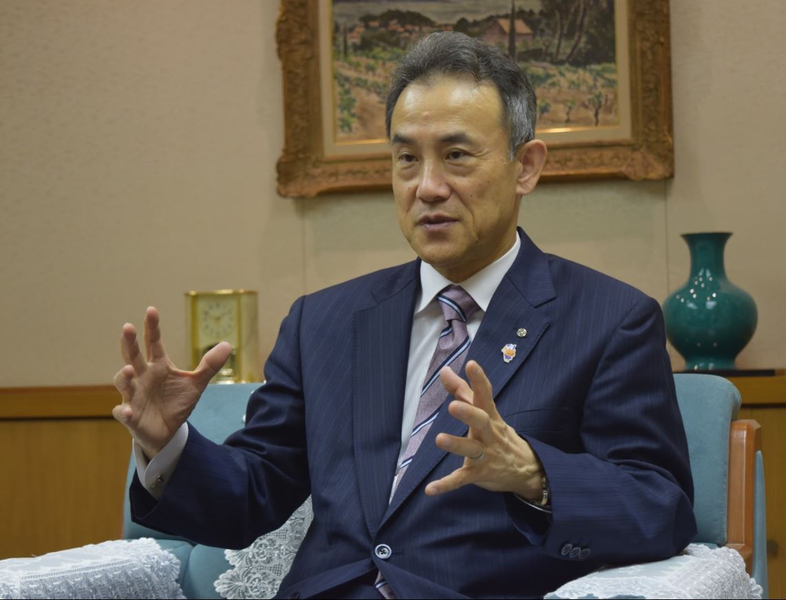 七十七銀行の小林頭取　画像出典：東北大学新聞