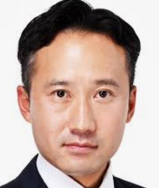 タスキホールディングの社長画像