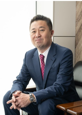 ナレルグループの社長画像