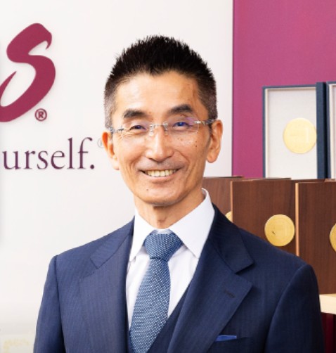 カーブスホールディングスの社長画像